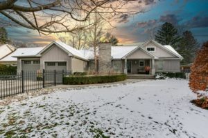 1526 Stoneybrook Crescent