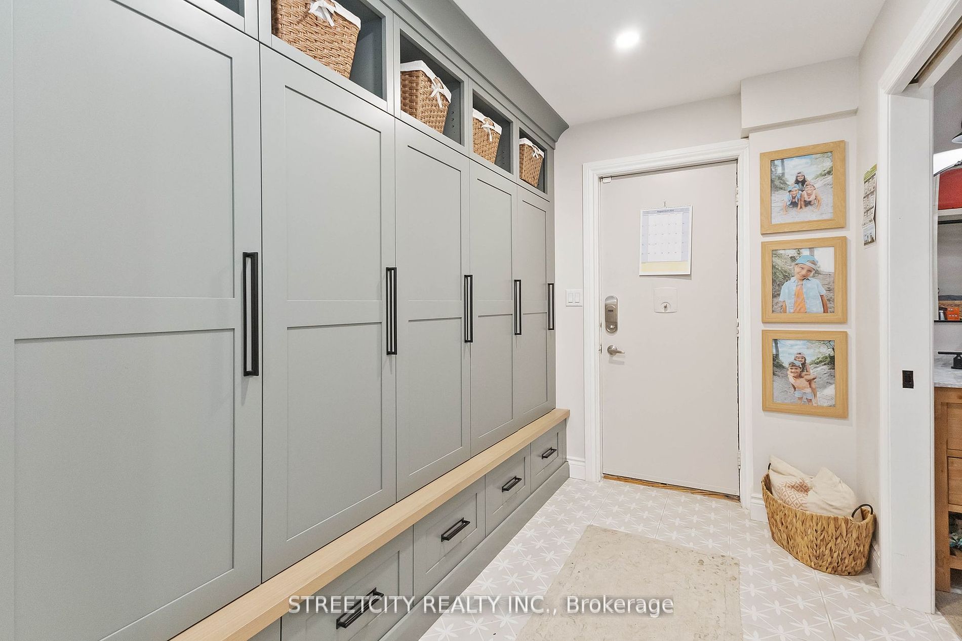 Home of the Week: 8 Aspen Place 8 Aspen Place Home of the Week