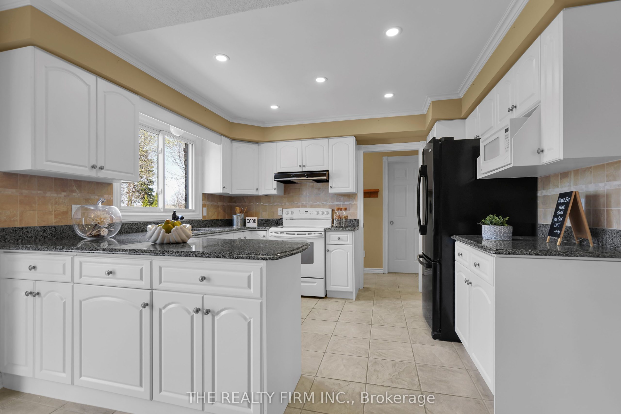 Home of the Week: 7026 Diane Crescent 7026 Diane Crescent London Inc. Realty