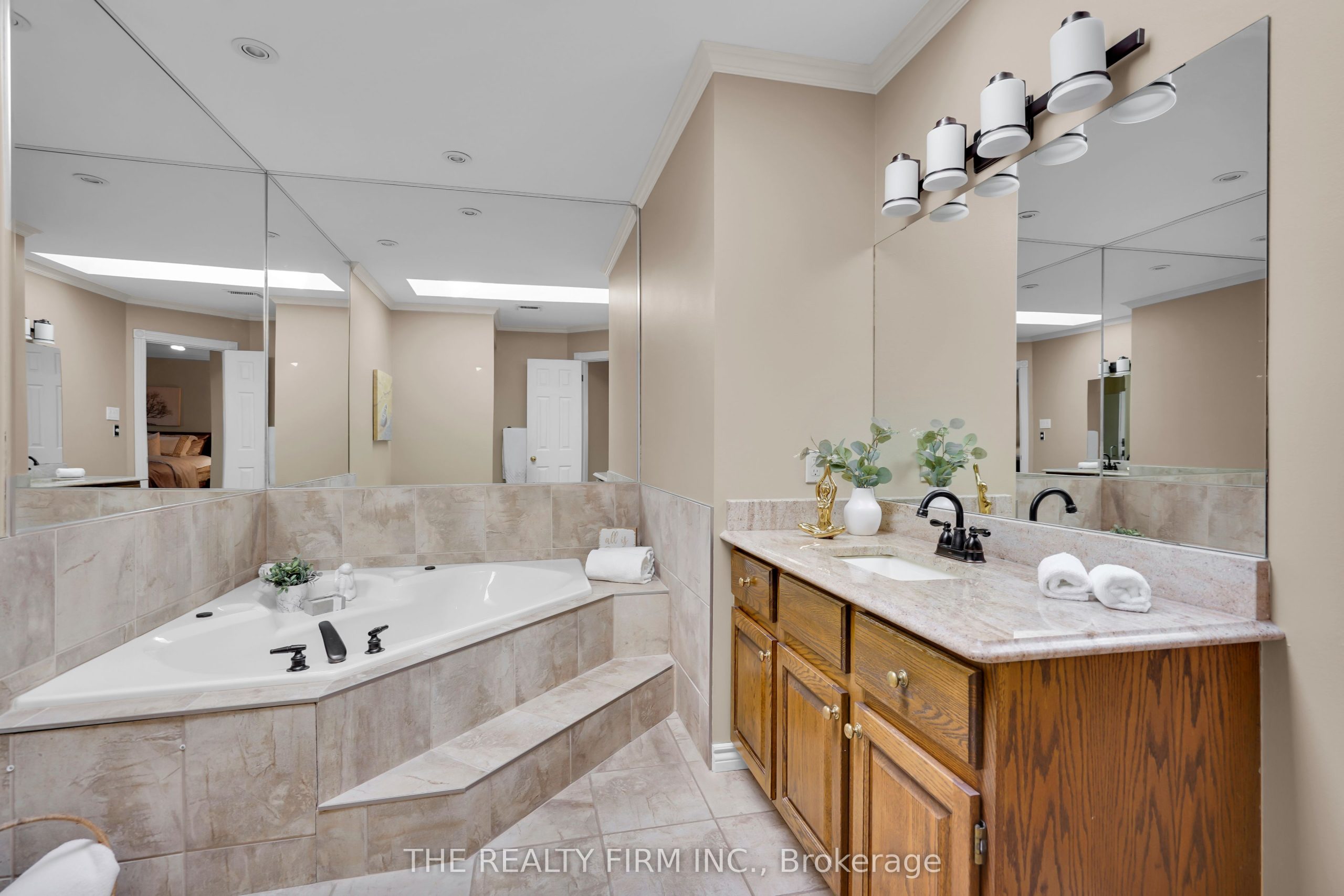 Home of the Week: 7026 Diane Crescent 7026 Diane Crescent London Inc. Realty
