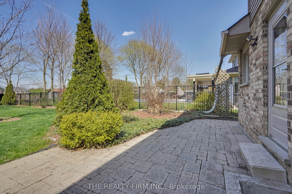 Home of the Week: 7026 Diane Crescent 7026 Diane Crescent London Inc. Realty