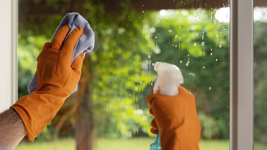 Crystal clear: How to clean your windows at home windows Partner Spotlight
