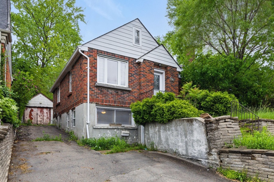 Price check price check London Inc. Realty