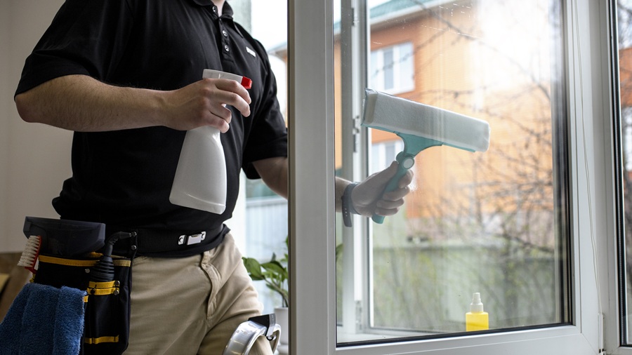 10 expert tips from professional window cleaners for spotless panes spotless panes Partner Spotlight