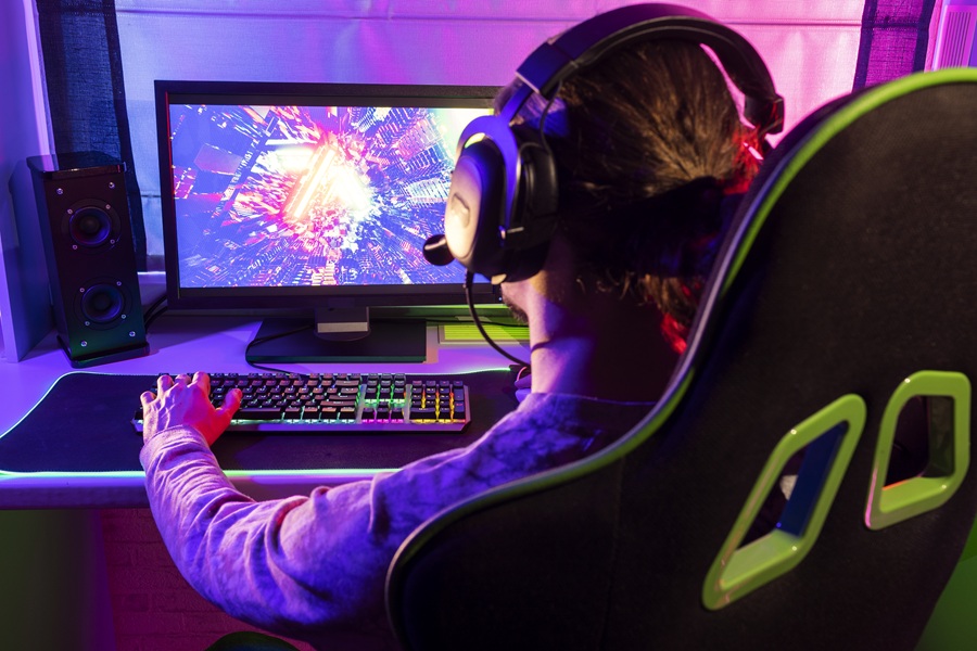 playing online games