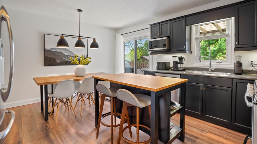 Home of the Week: 105 Penhale Avenue South 105 Penhale Avenue South Focus