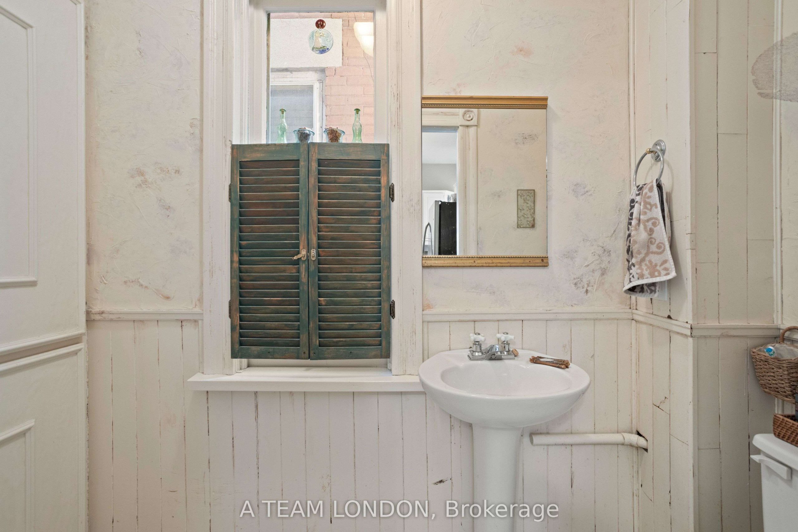 Home of the Week: 793 Lorne Avenue ghost London