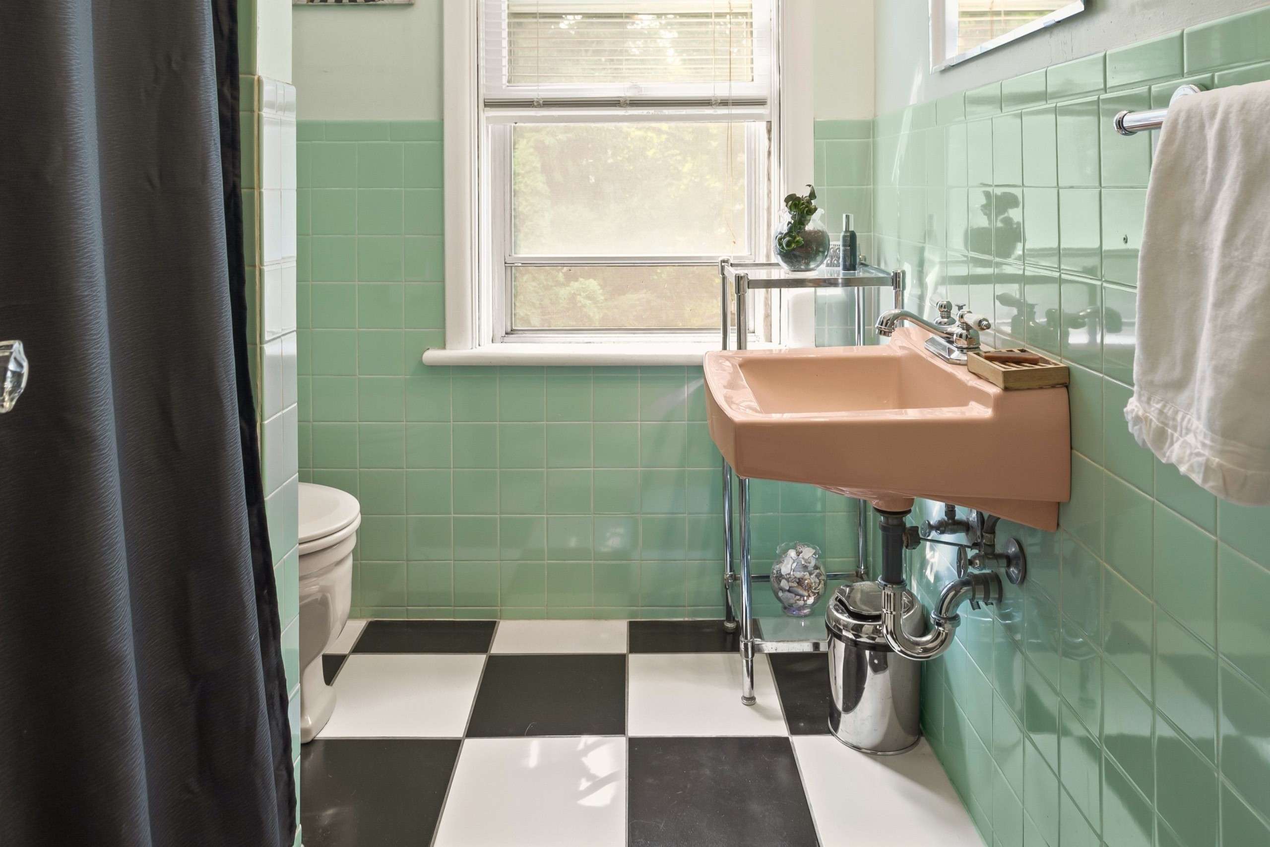 Home of the Week: 793 Lorne Avenue ghost London