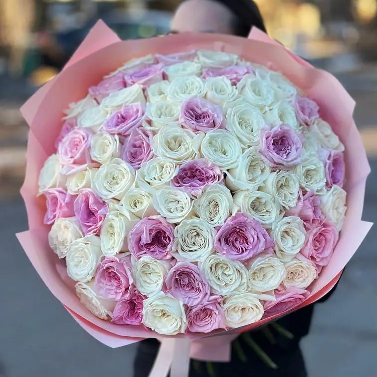 100 roses bouquet: The ultimate gesture of love and grandeur roses Partner Spotlight