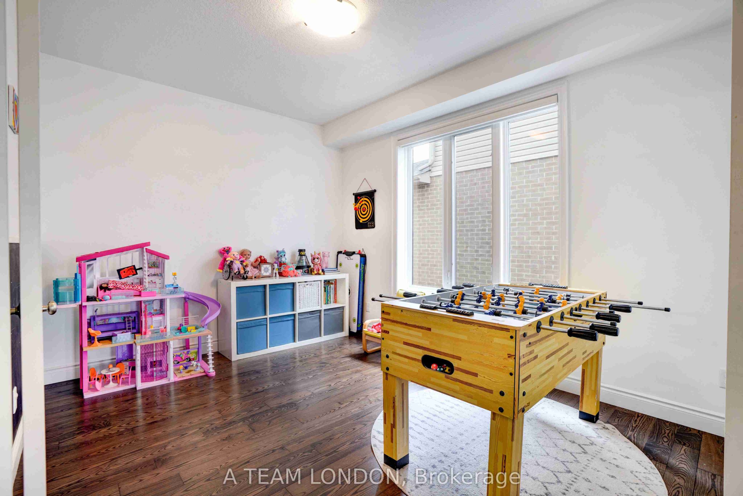 Home of the Week: 2749 Seven Oaks Ridge vibe working London