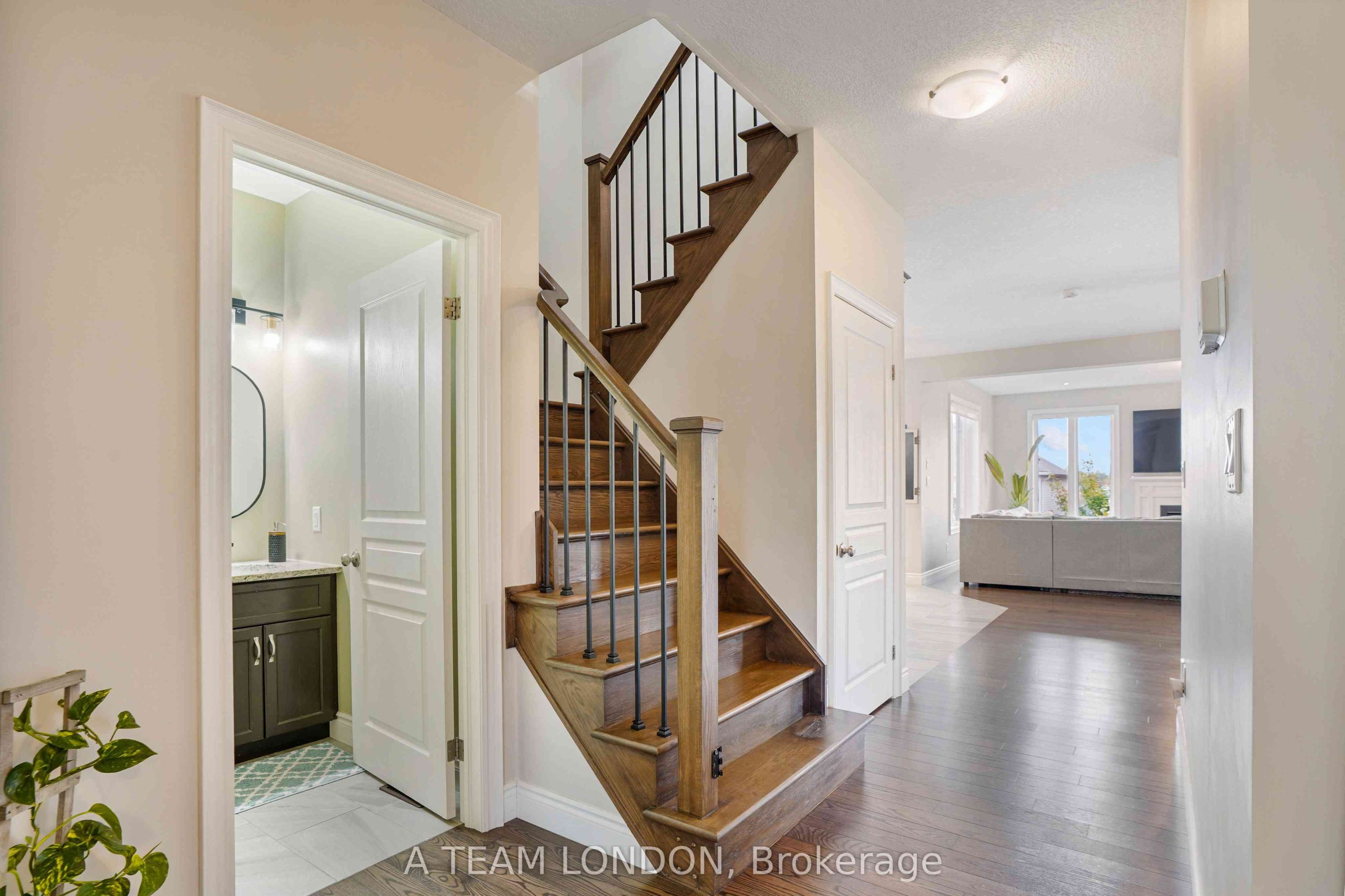 Home of the Week: 2749 Seven Oaks Ridge vibe working London