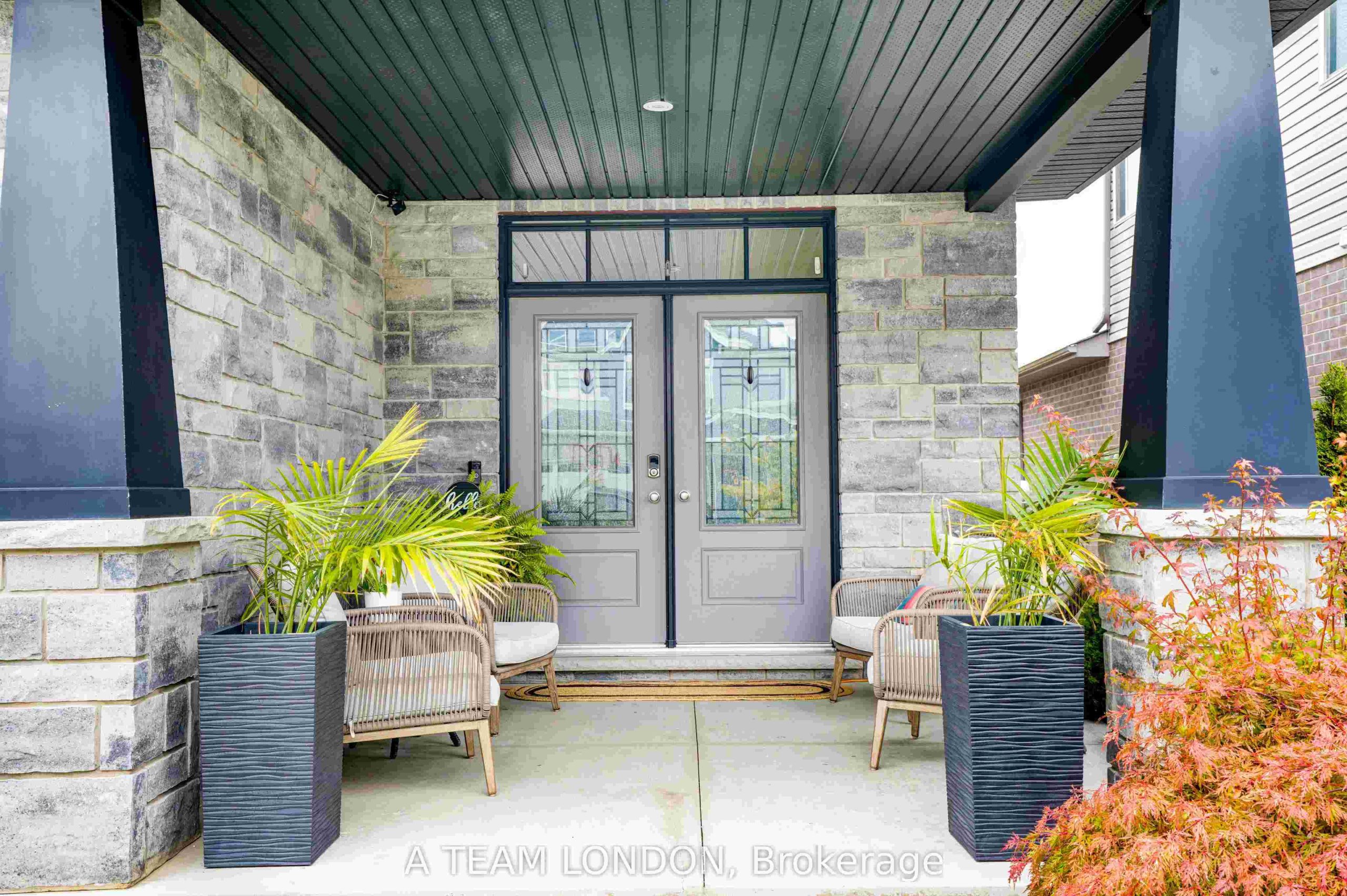 Home of the Week: 2749 Seven Oaks Ridge vibe working London