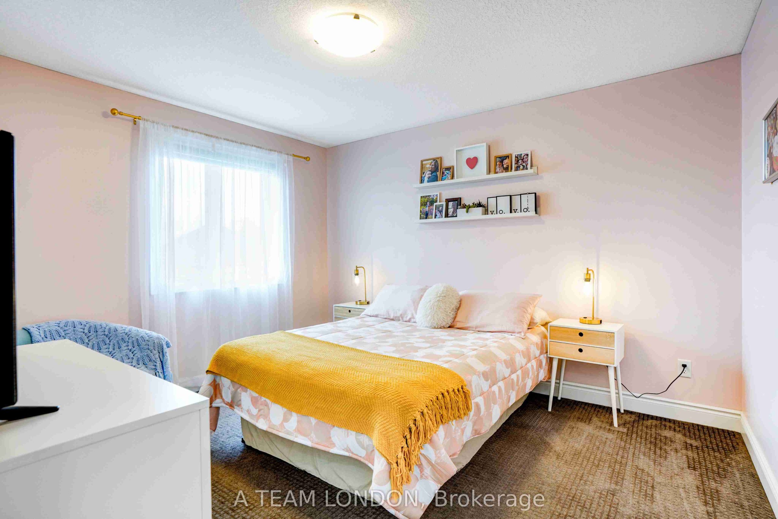 Home of the Week: 2749 Seven Oaks Ridge vibe working London