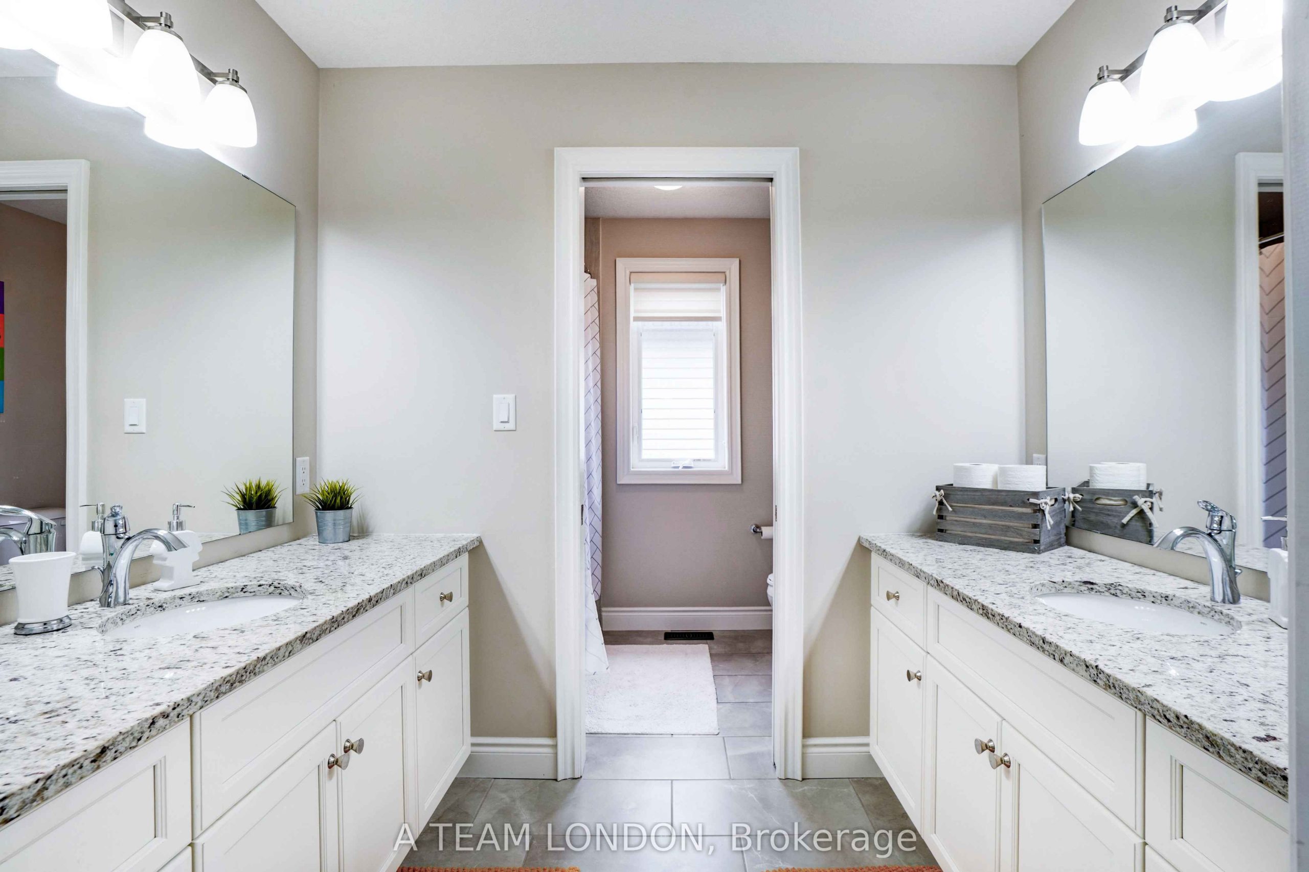 Home of the Week: 2749 Seven Oaks Ridge vibe working London