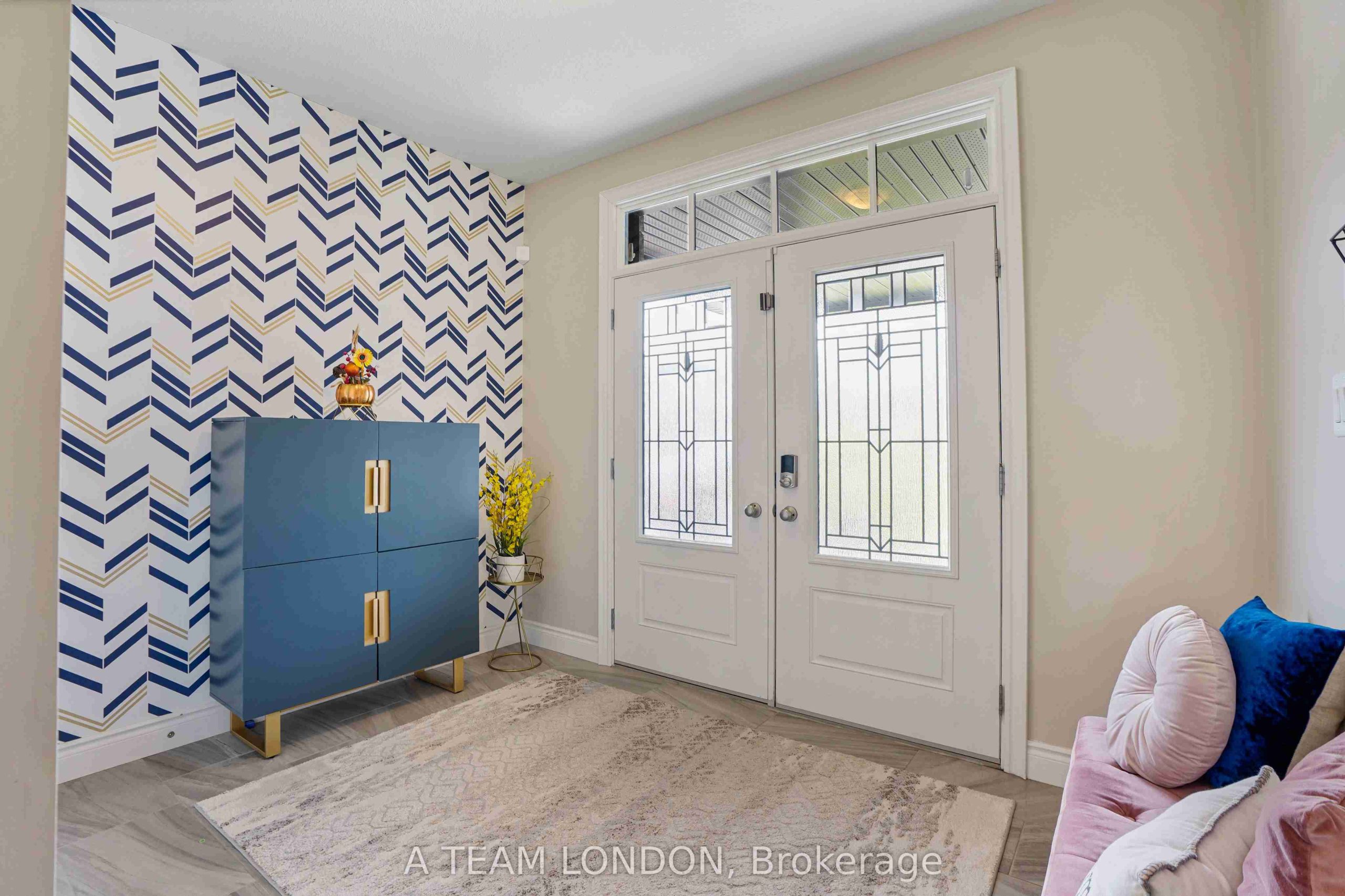 Home of the Week: 2749 Seven Oaks Ridge vibe working London