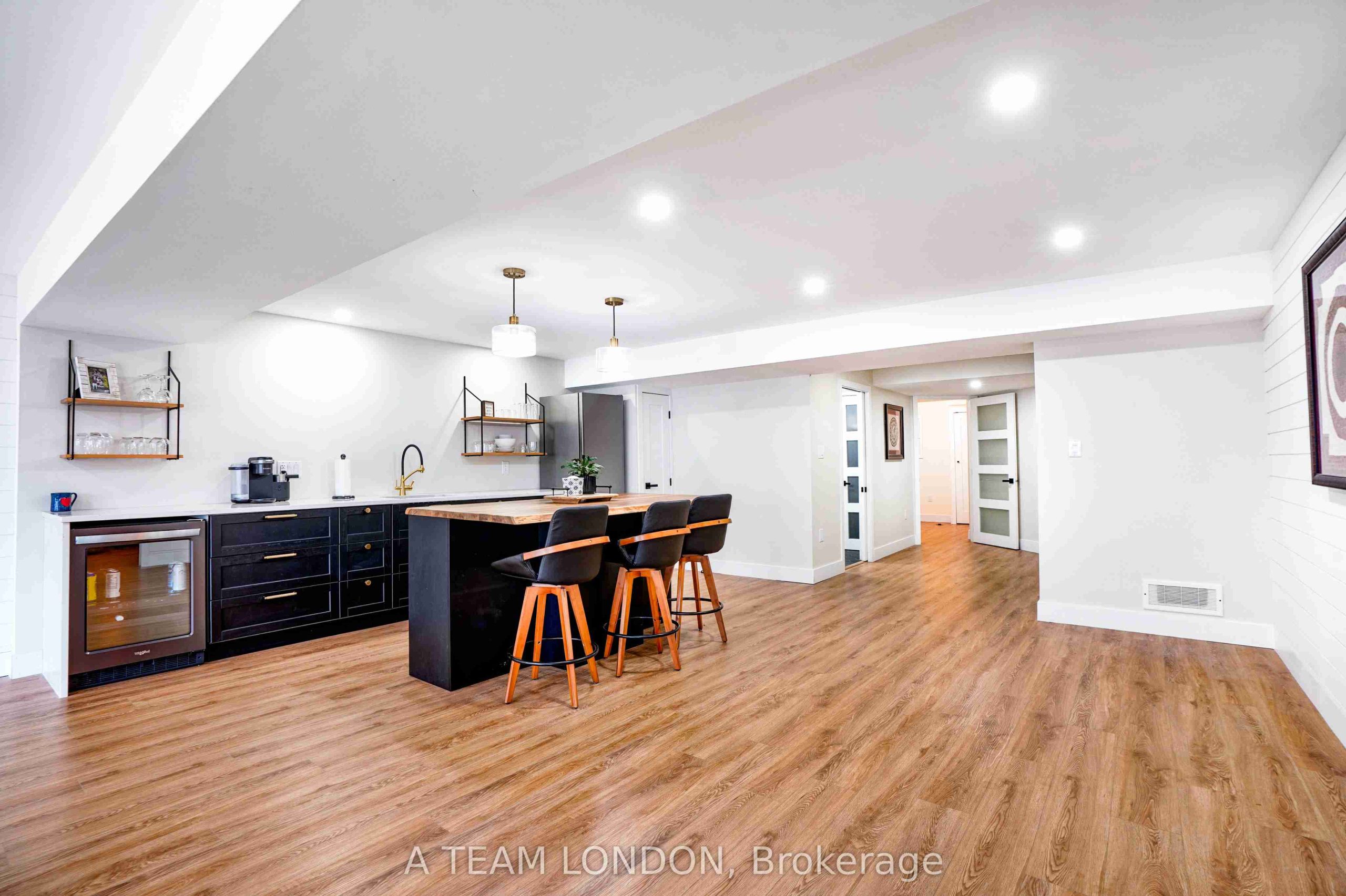 Home of the Week: 2749 Seven Oaks Ridge vibe working London