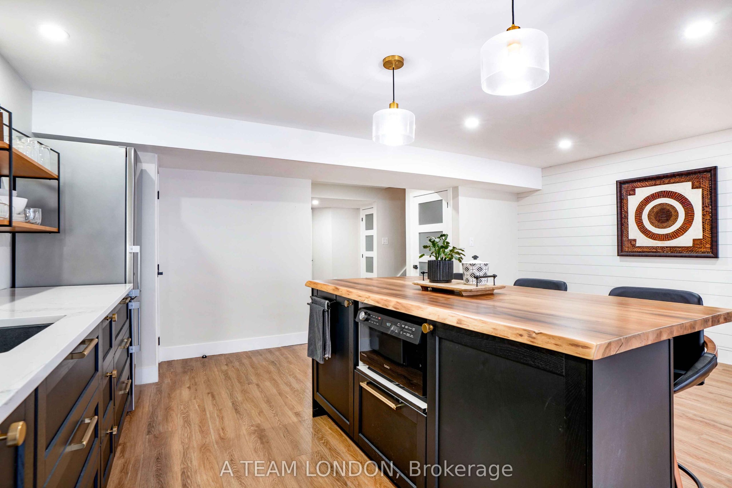 Home of the Week: 2749 Seven Oaks Ridge vibe working London