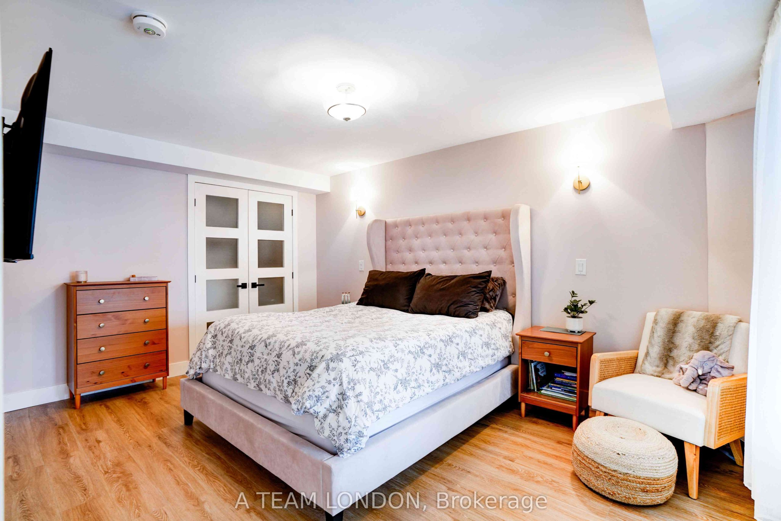 Home of the Week: 2749 Seven Oaks Ridge vibe working London