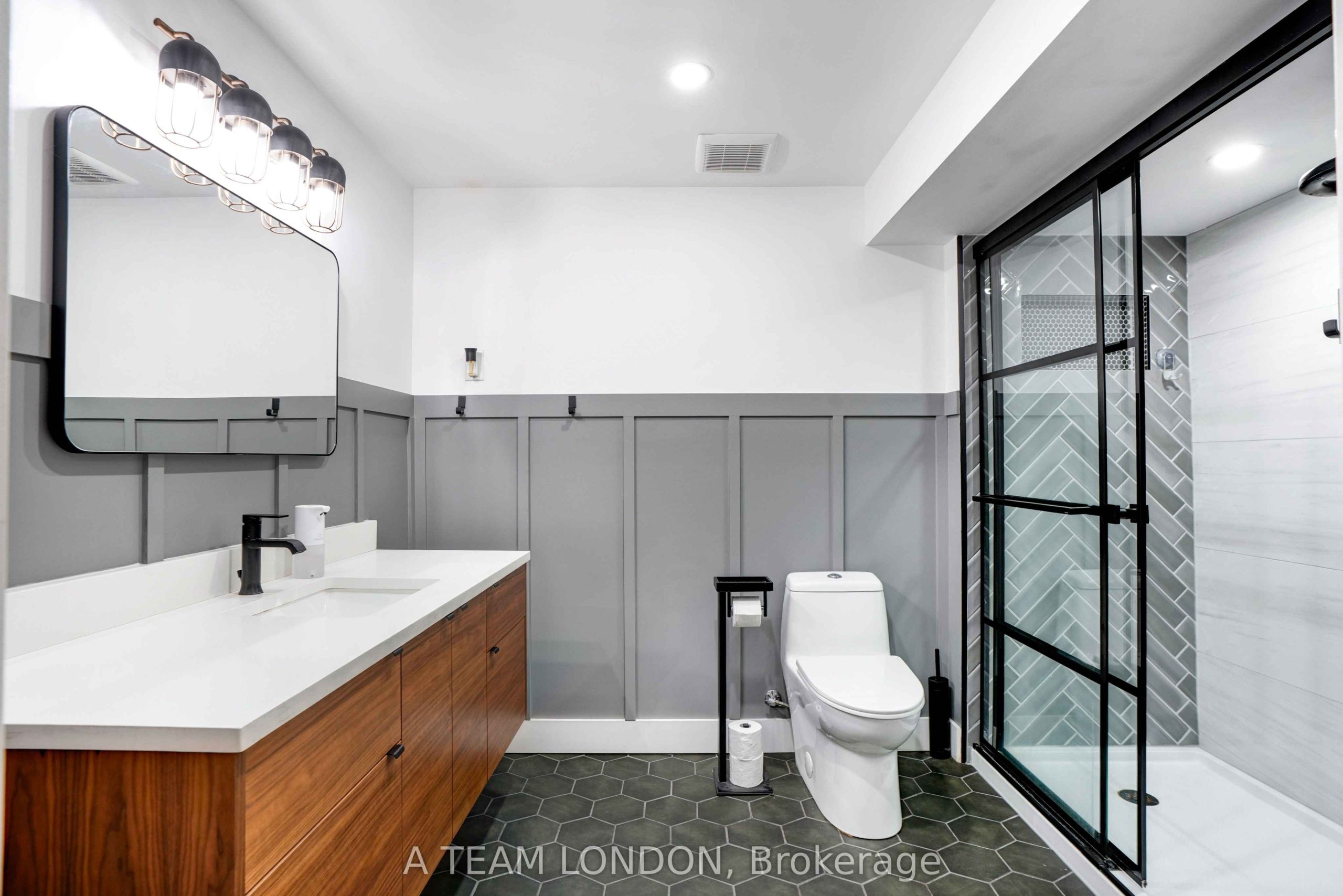 Home of the Week: 2749 Seven Oaks Ridge vibe working London
