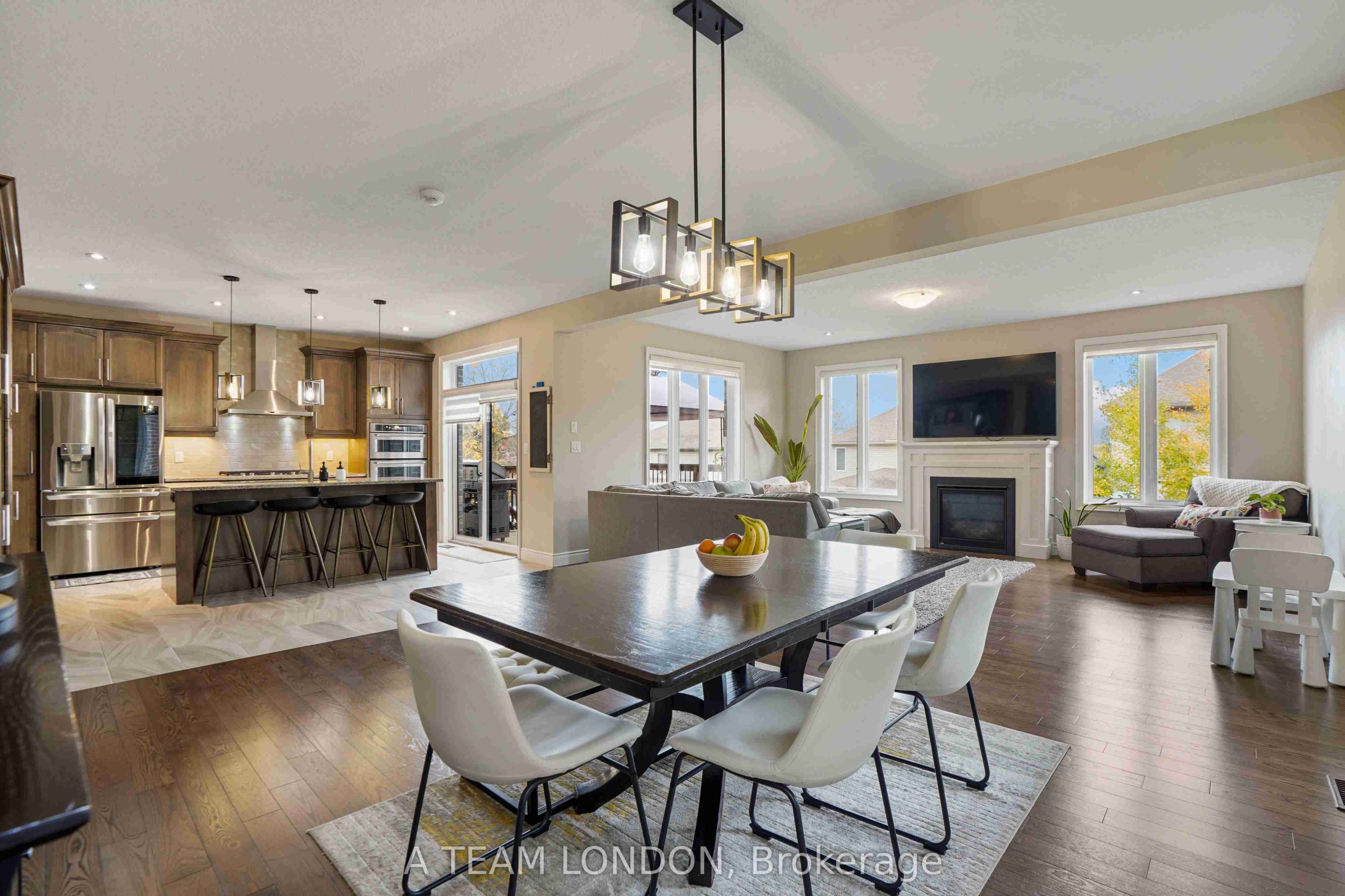 Home of the Week: 2749 Seven Oaks Ridge vibe working London