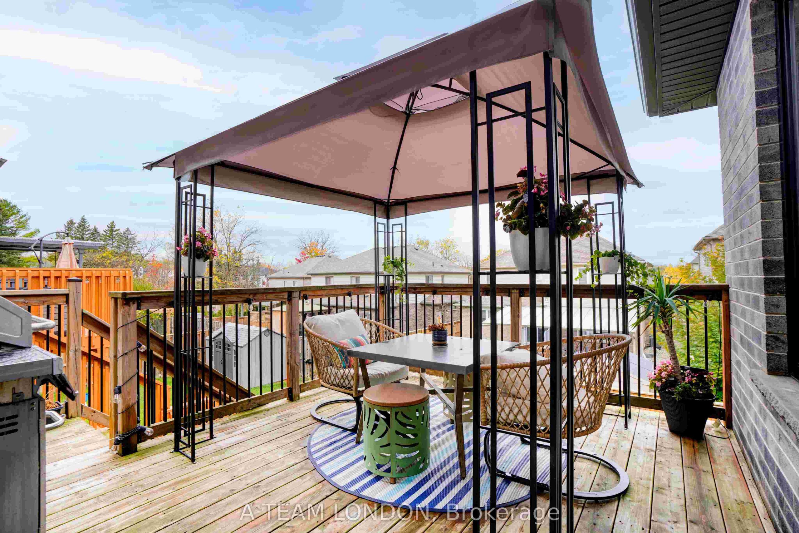 Home of the Week: 2749 Seven Oaks Ridge vibe working London