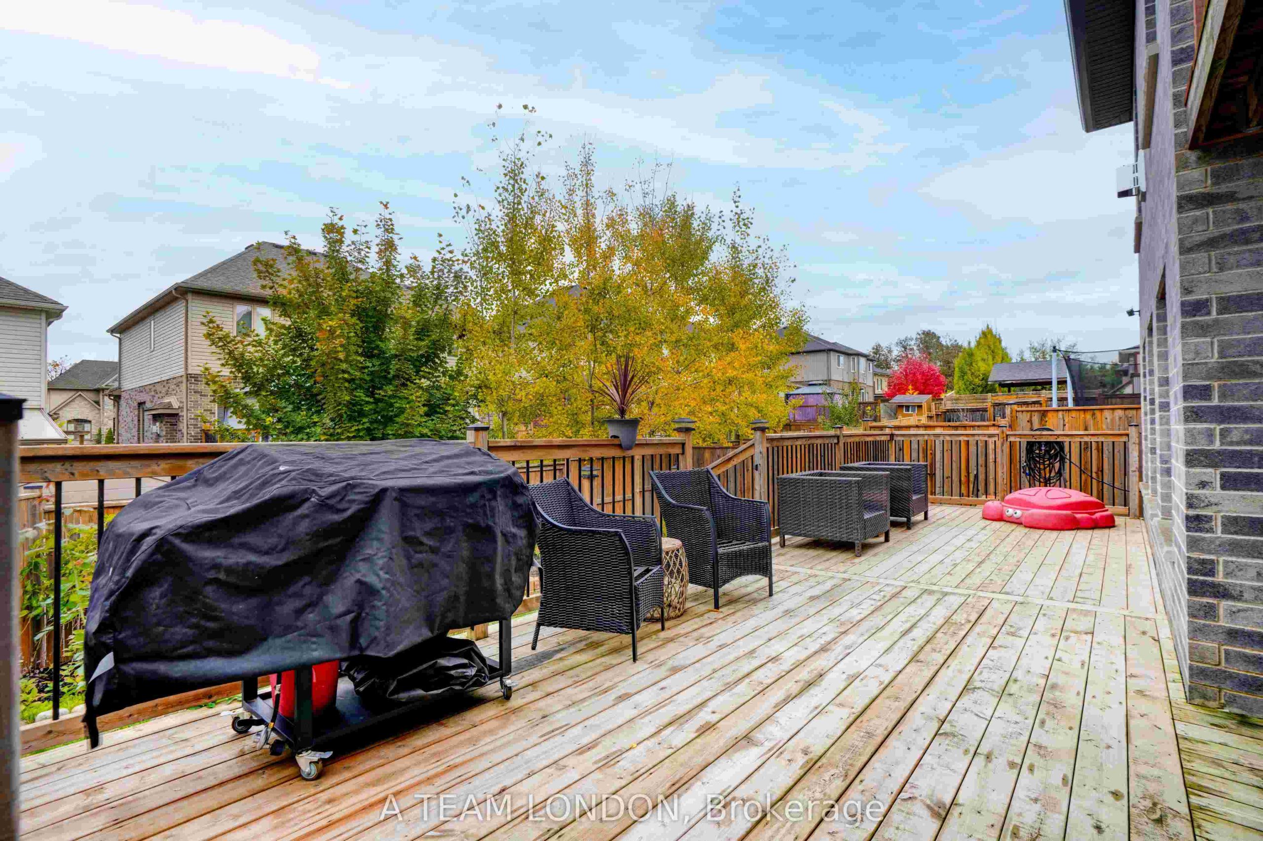 Home of the Week: 2749 Seven Oaks Ridge vibe working London