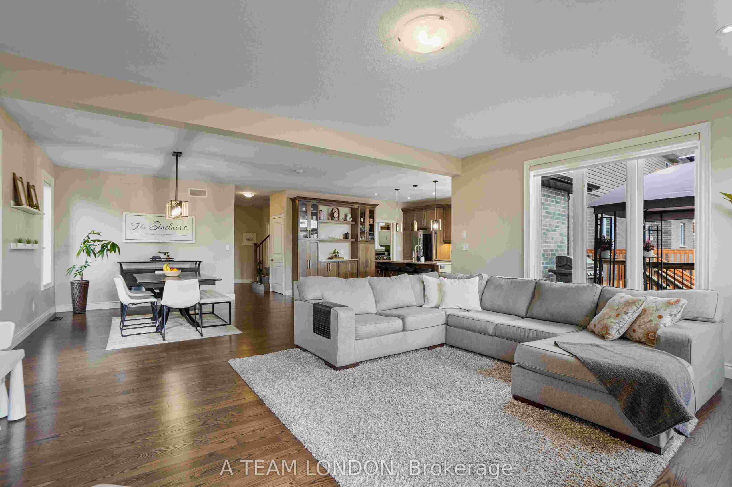 Home of the Week: 2749 Seven Oaks Ridge vibe working London