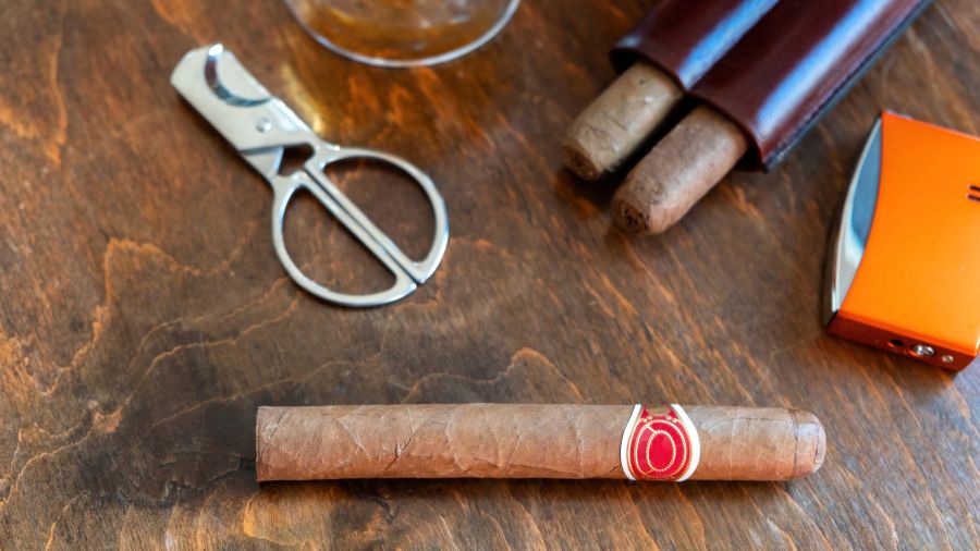 4 best gifts in Canada for men who love whisky and cigars gift Partner Spotlight